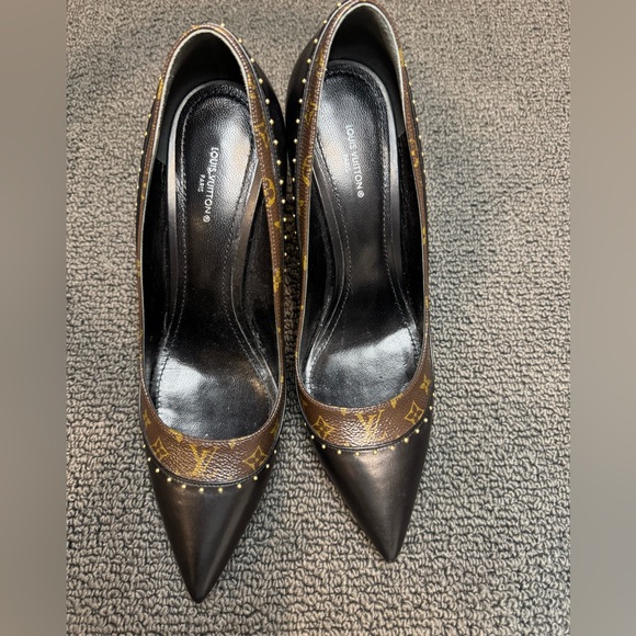 Louis Vuitton Black/Brown Monogram and Leather Studded Pointed Pumps - Picture 6 of 10